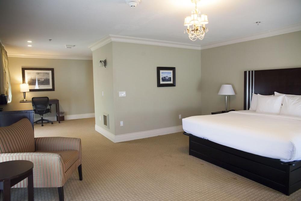 Niagara Crossing Hotel & Spa