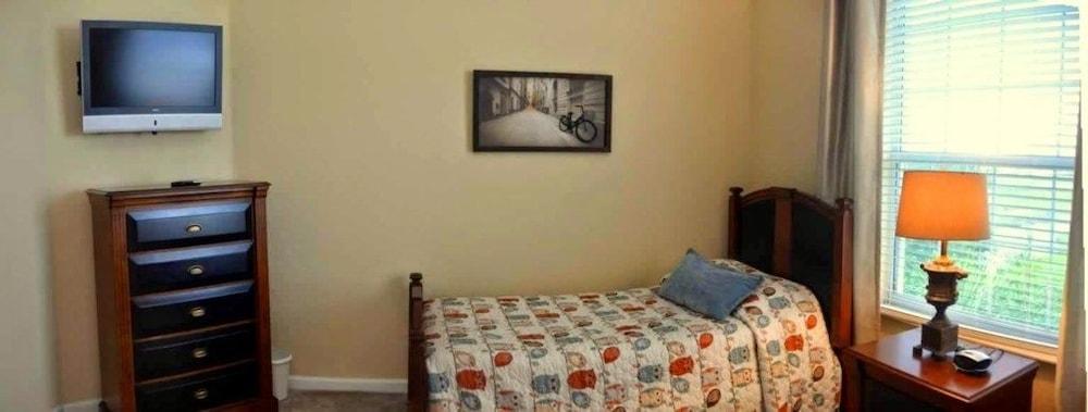 Universal Studio's Area Apt by CozyKey