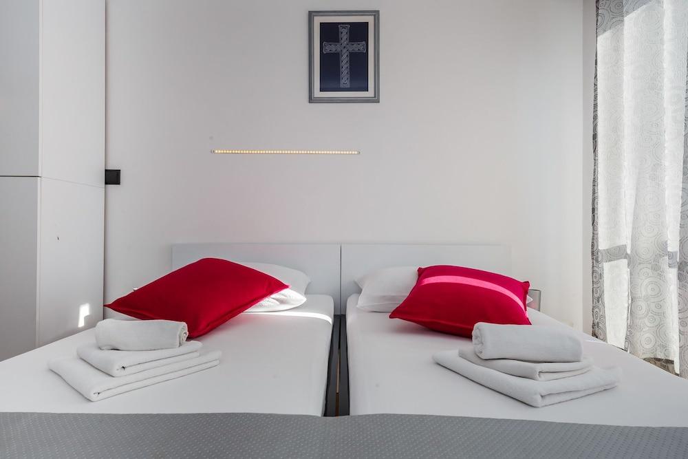 All Saints B&B Kastela