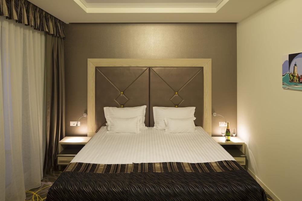 Exclusive Hotel & More