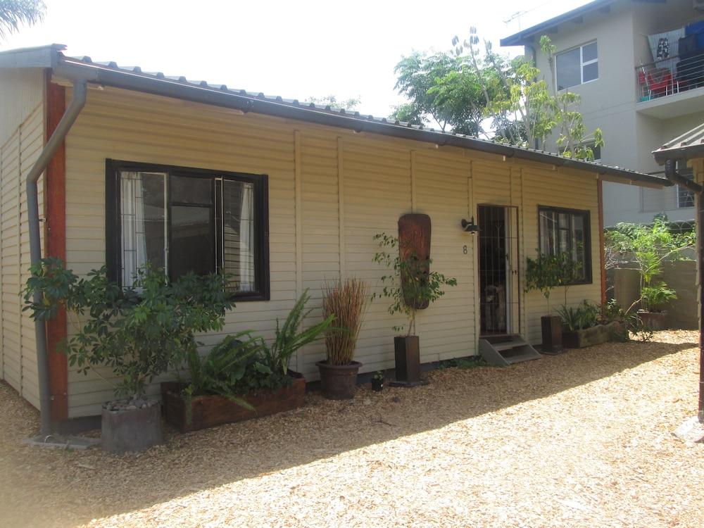 Inyathi Guest Lodge & Self Catering Chalets