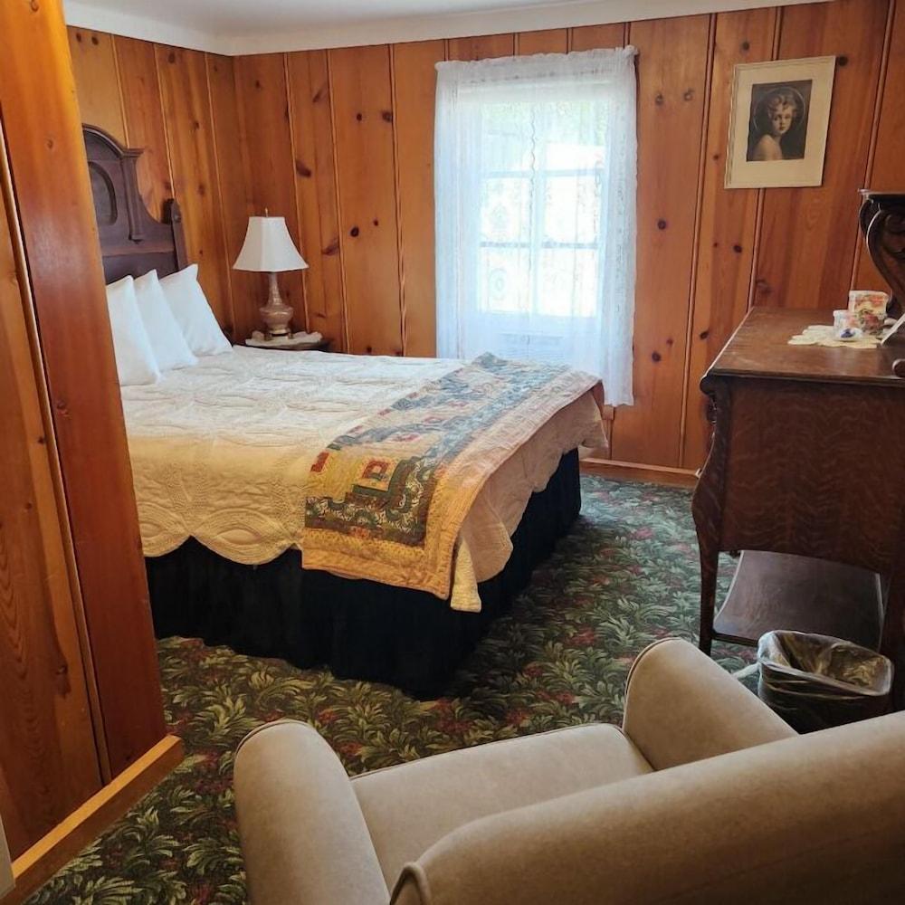 Fairweather Inn and Nevada City Cabins