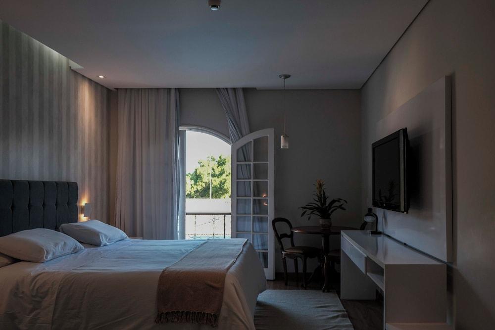 San Raphael Country Hotel