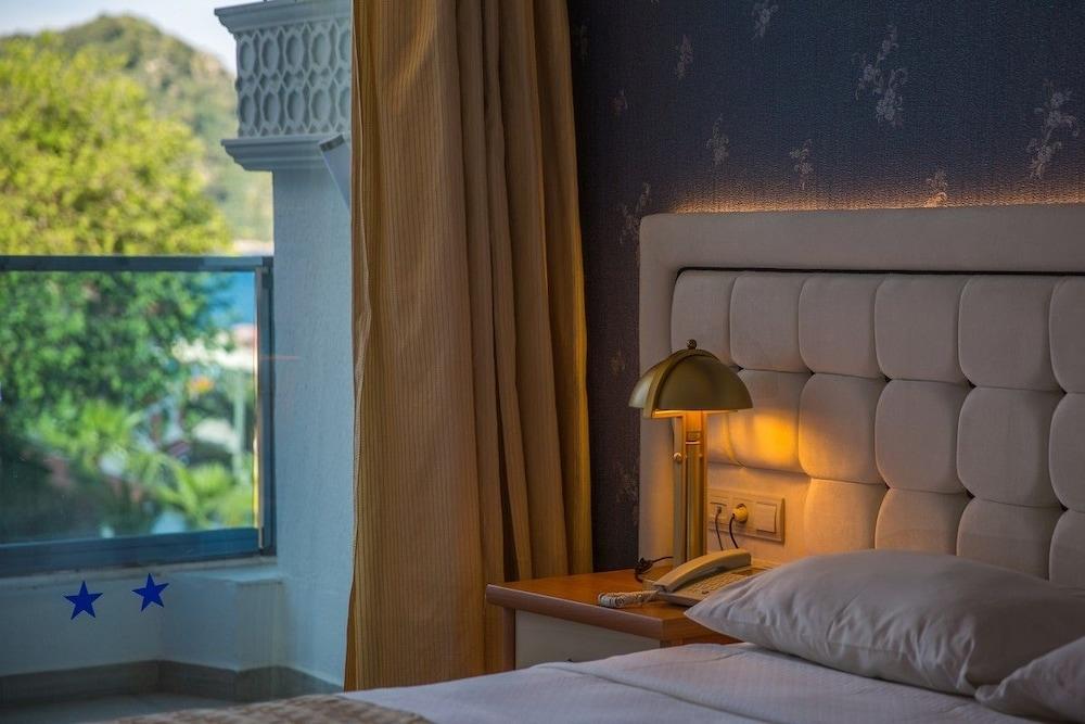 L’ETOILE BEACH HOTEL