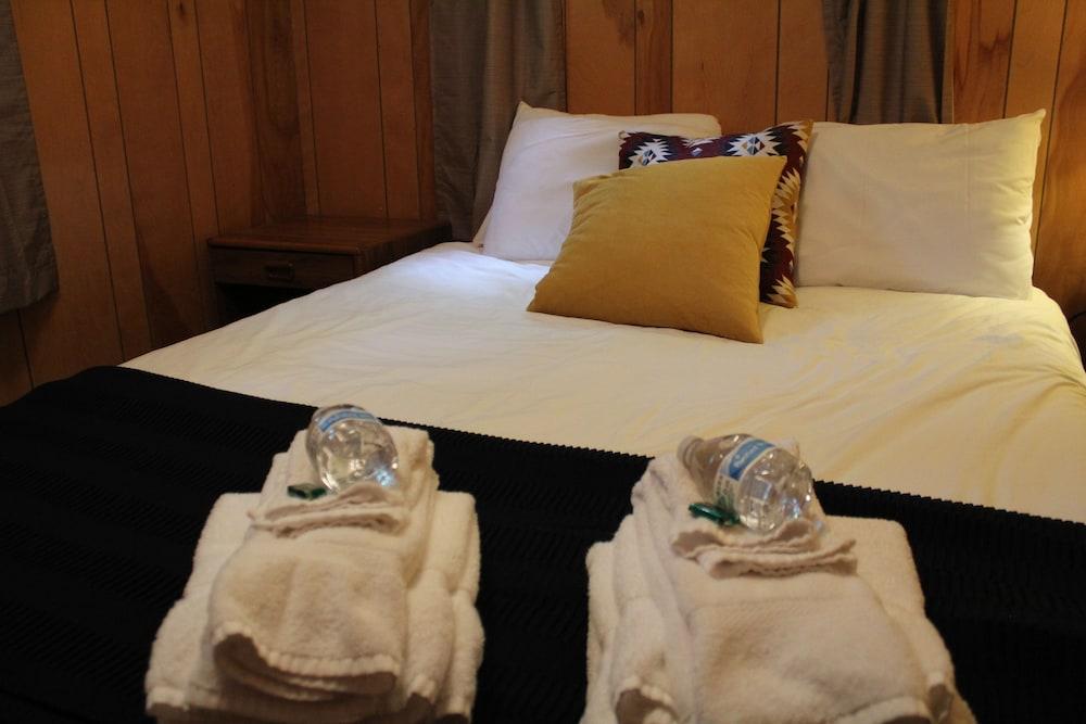 Forest Hill Lodge & Cabins