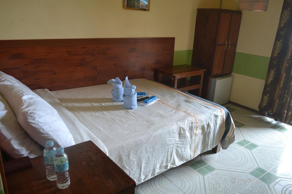 Four Seasons Seaview Hotel