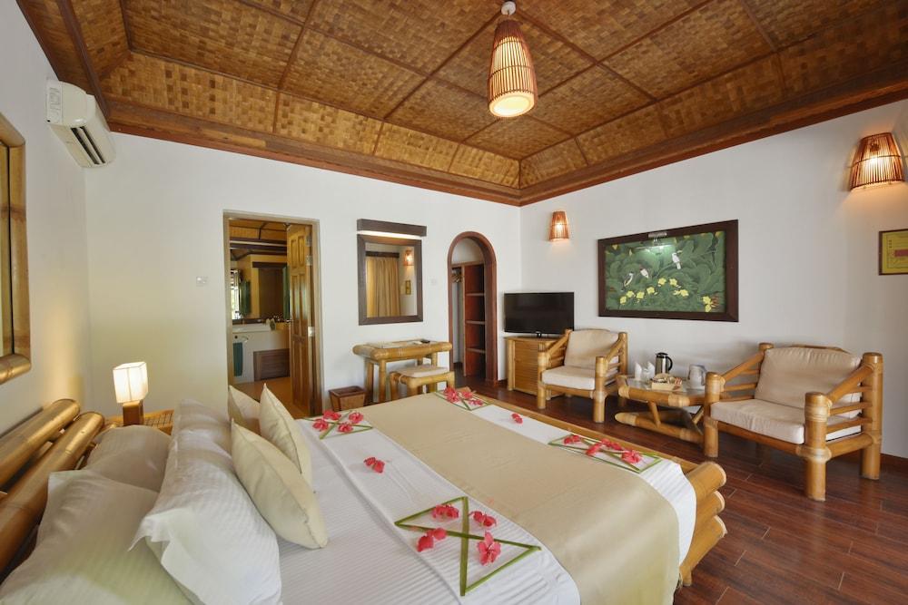 Angaga Island Resort & Spa