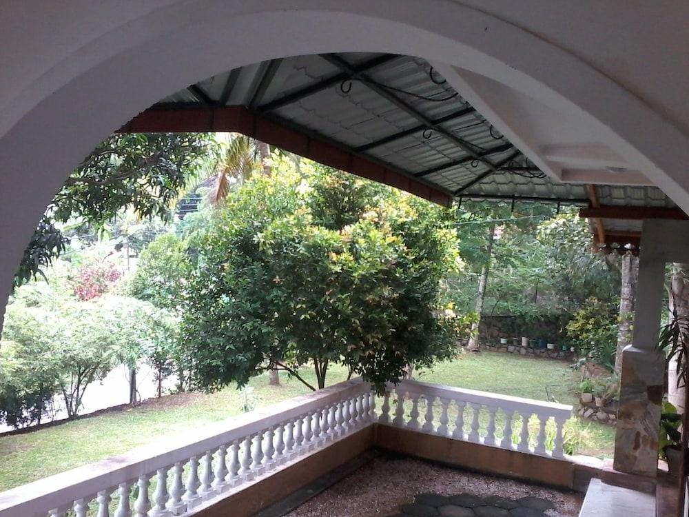 Lanka Villas Holiday Resort