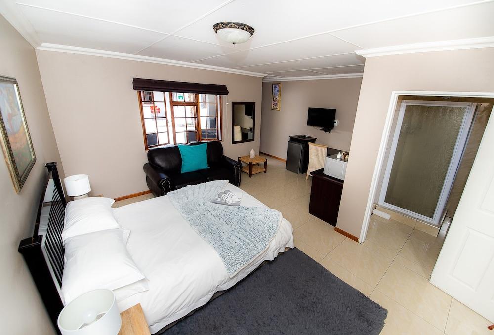 Kleinplasie Guesthouse