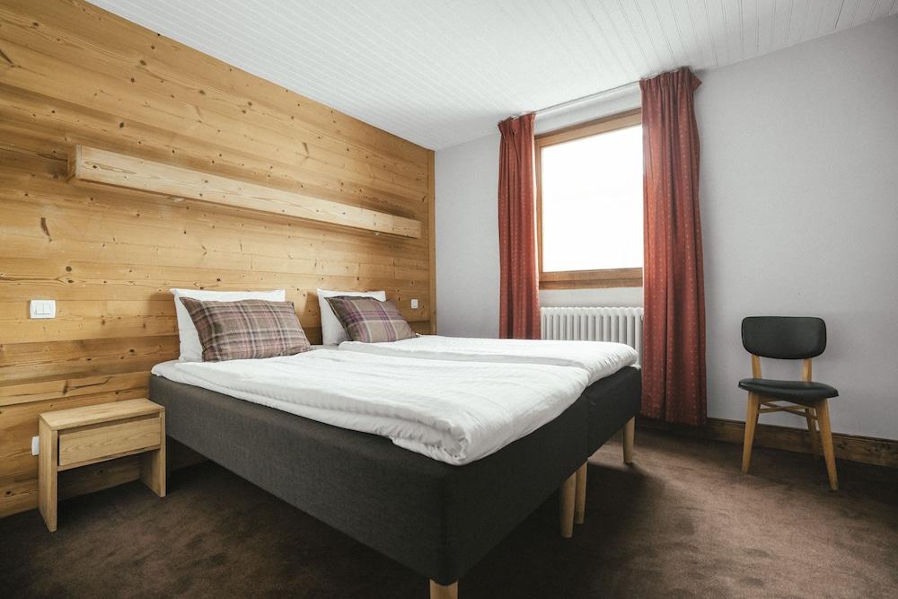 Langley Hotel Victors