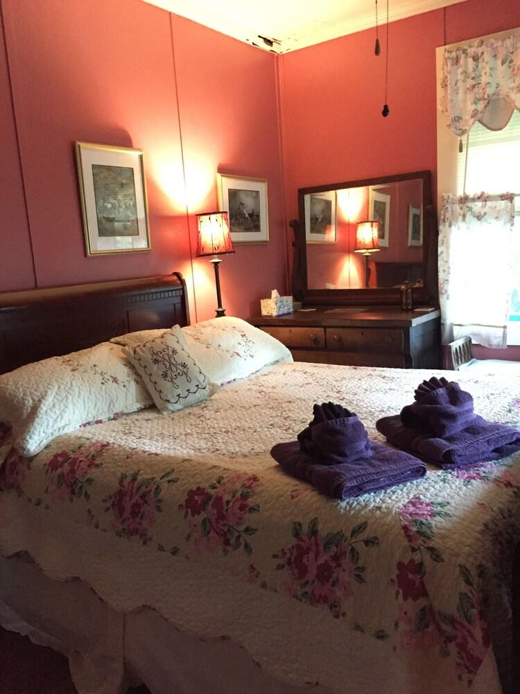 Maureen's Bed & Breakfast