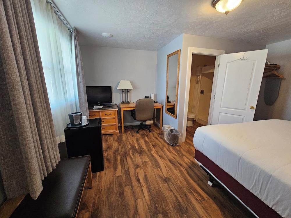 Capt.'s Inn & Suites