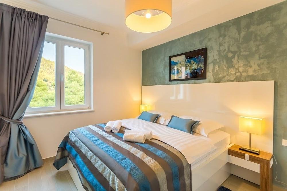 Boutique Pine Tree apartments