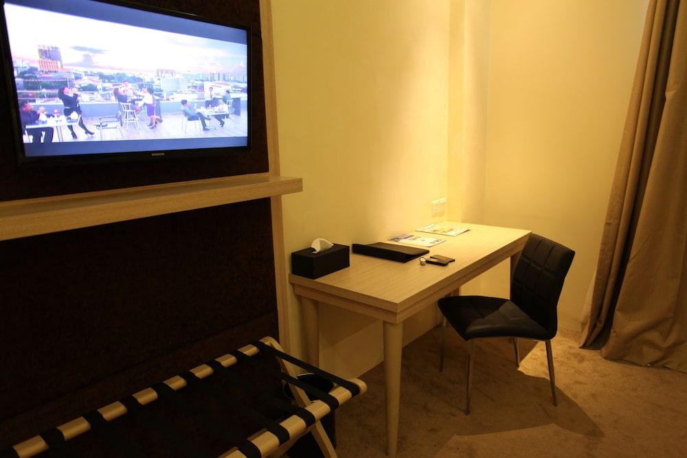 W Three Premier Hotel Lagaligo