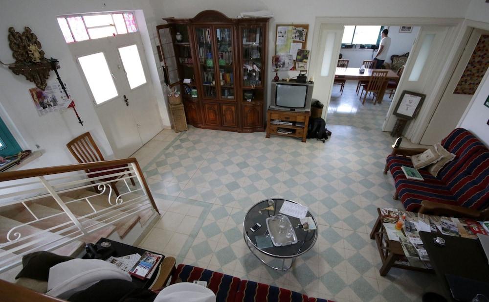 Auberg-Inn Guesthouse