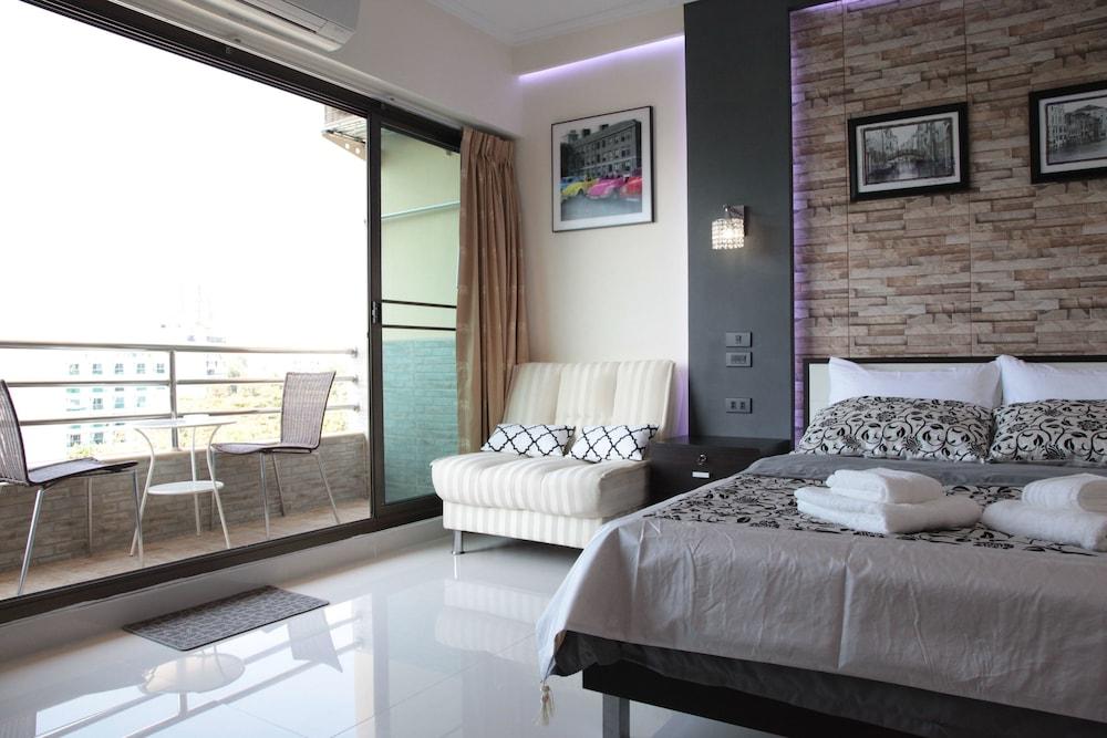 ThepThip ArtDeco Apartments