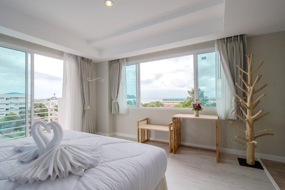 Prachuap Grand Hotel