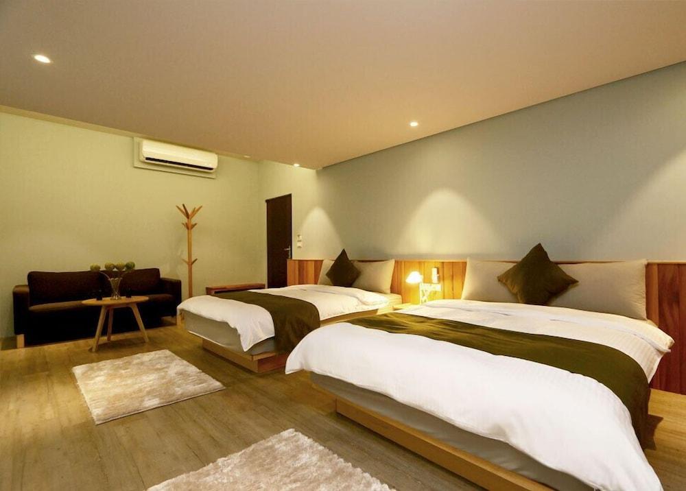 ii 1979 Bed&Breakfast