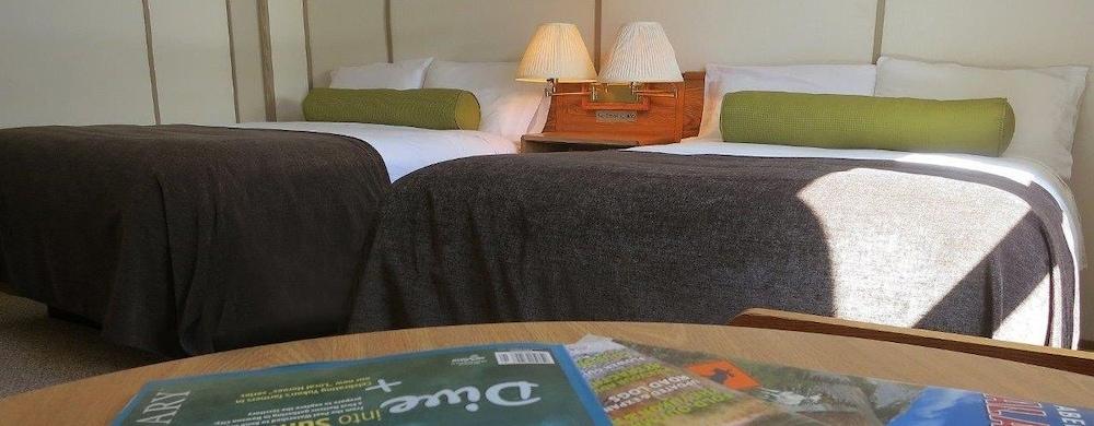 Triple J Hotel & Cabins