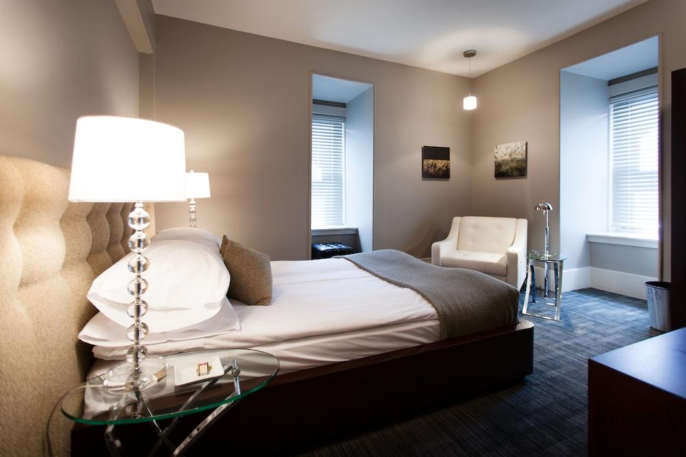 Le Pleasant Hôtel & Café