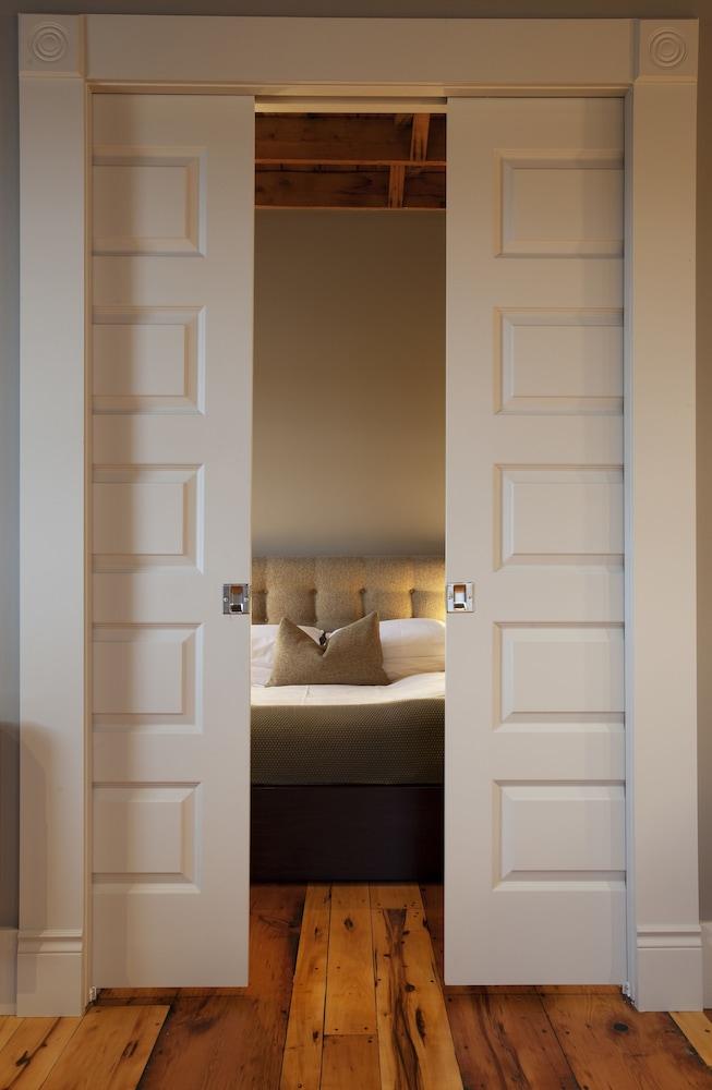 Le Pleasant Hôtel & Café