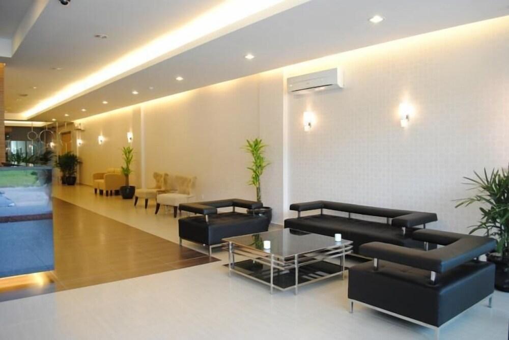 Uptown Imperial Hotel