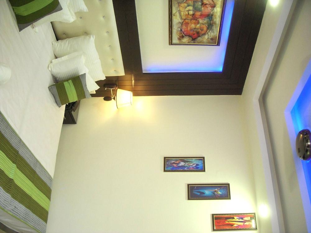 Hotel Tashkent Palace