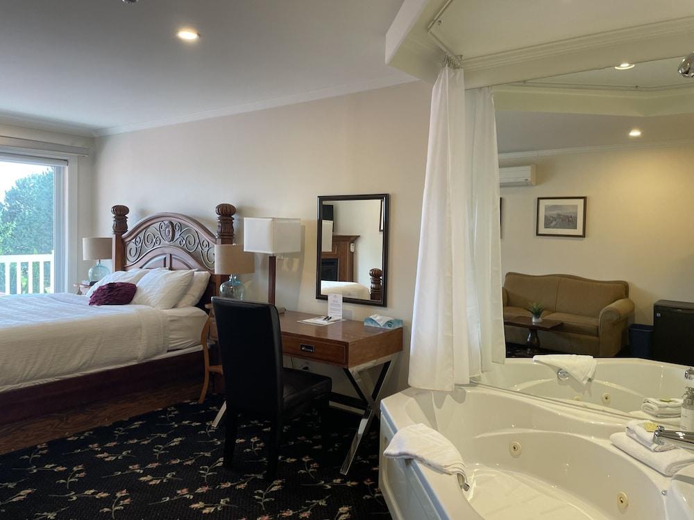 Hessenland Inn & Schatz Winery