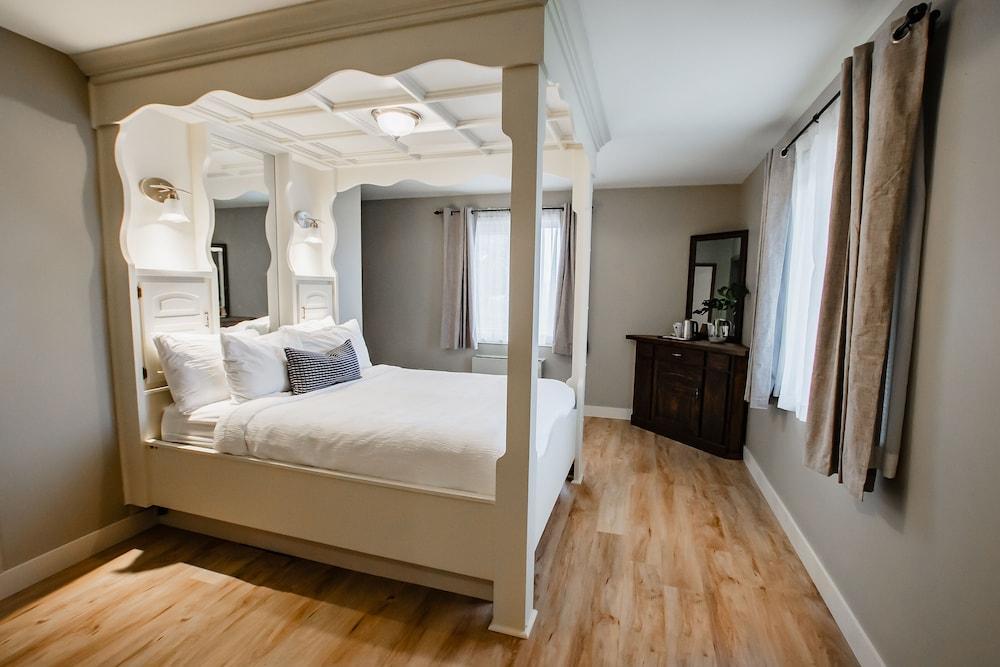 Hessenland Inn & Schatz Winery