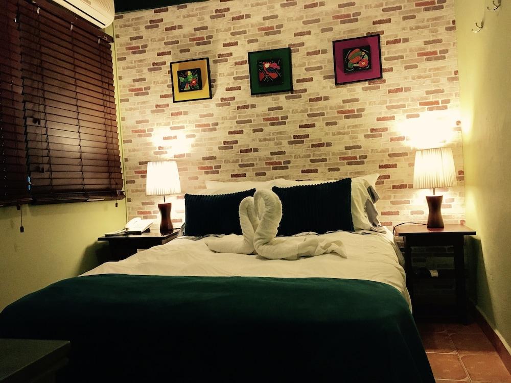 Panama House Bed & Breakfast