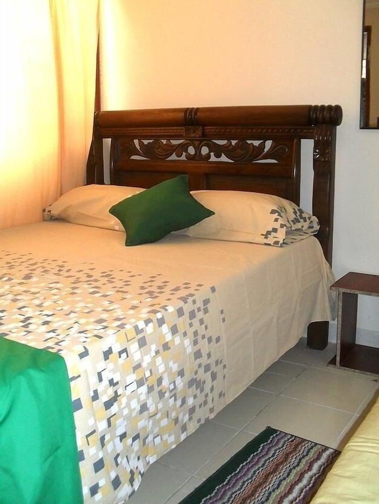 Hostal Playa Los Cocos