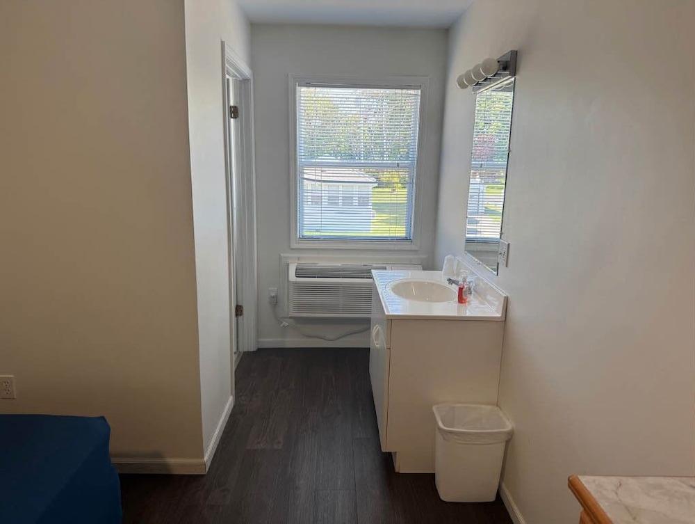 Lakeside Motor Lodge