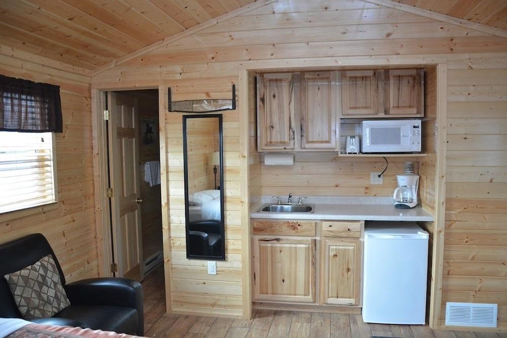 Roosevelt Inn and Suites