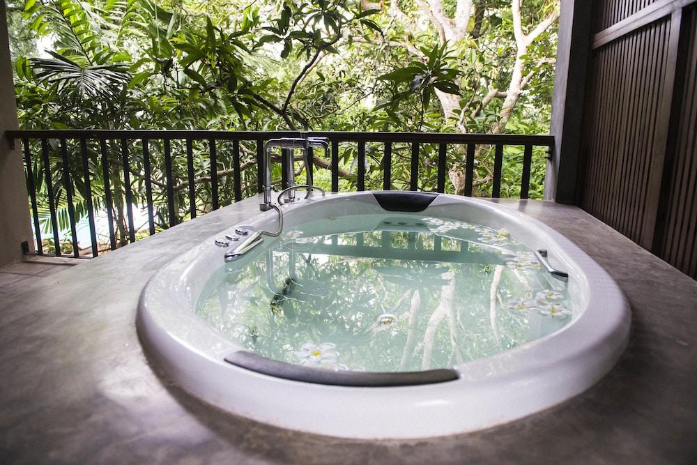 Roman Lake Ayurveda Resort