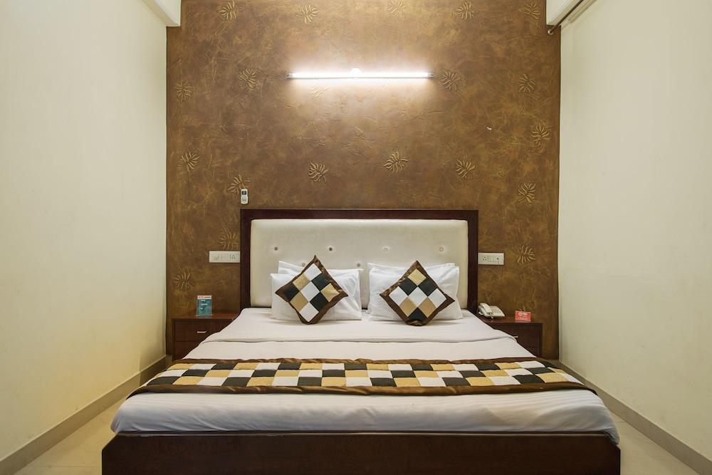 OYO 648 Hotel Royal Ecstasy