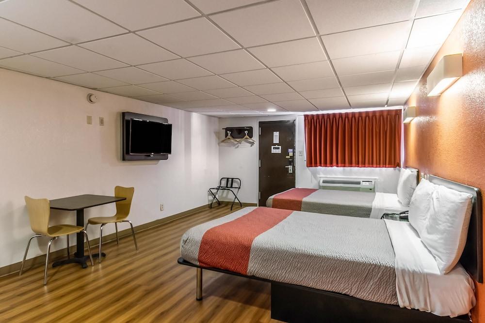 Motel 6 Elizabeth, NJ - Newark Liberty Intl Airport