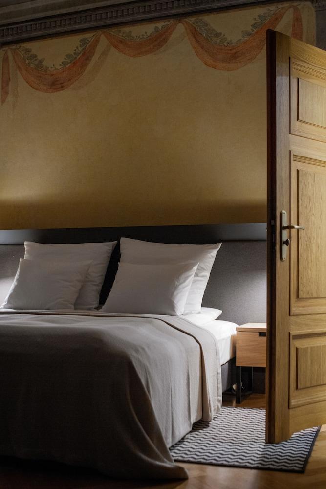 Stradonia Serviced Apartments