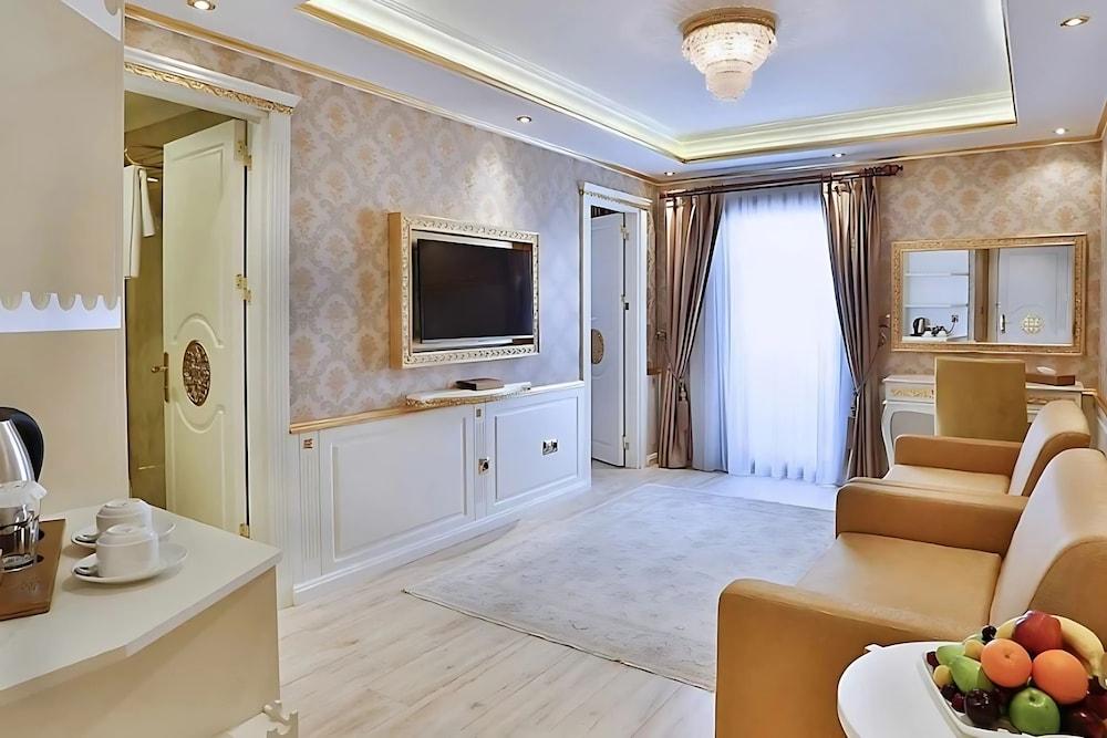 Hotel Emirhan Palace