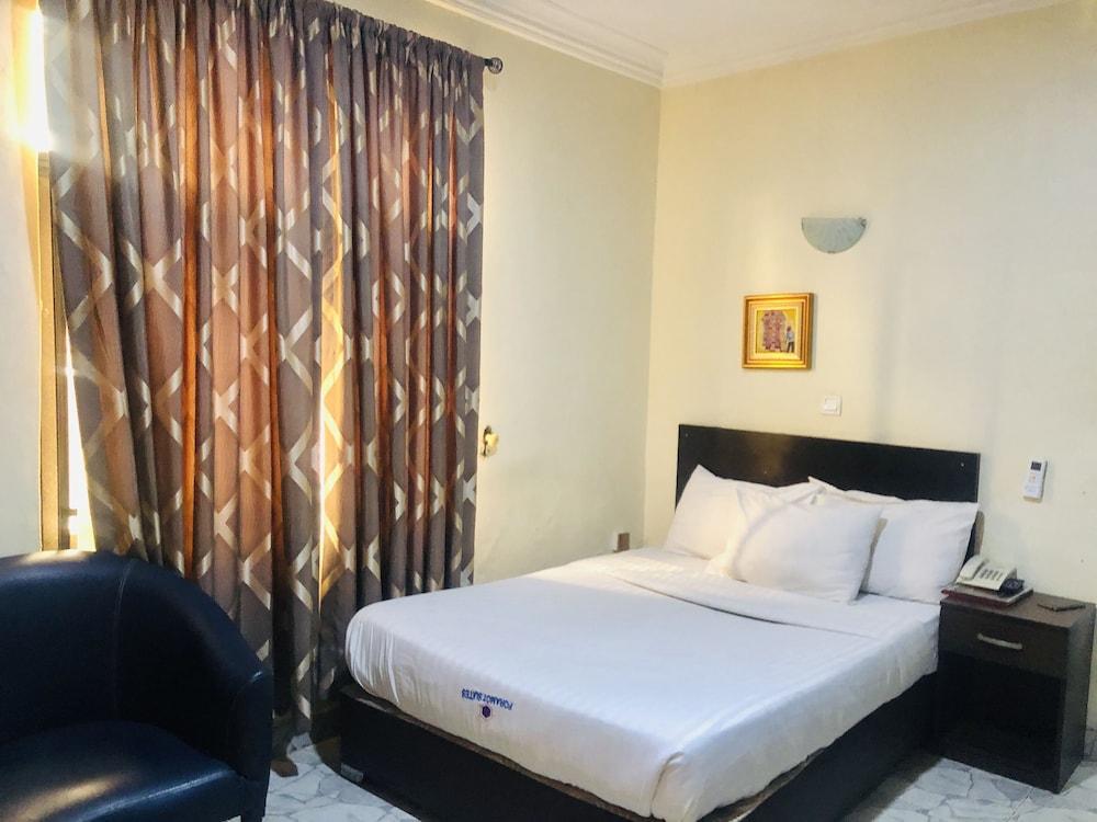 Mayors & Diplomat Suites Opebi