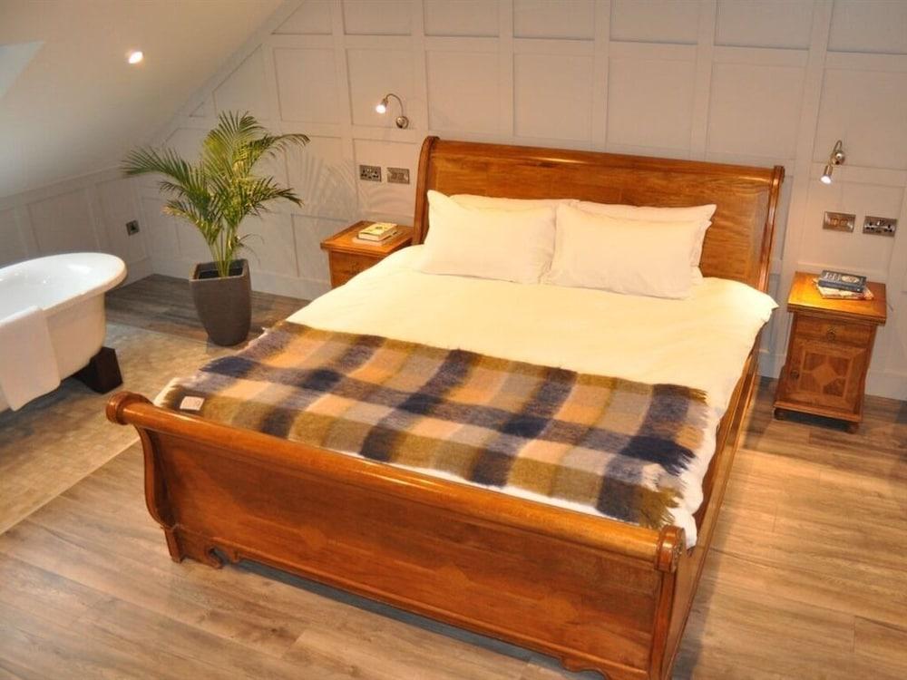 Quinlan & Cooke Boutique Townhouse