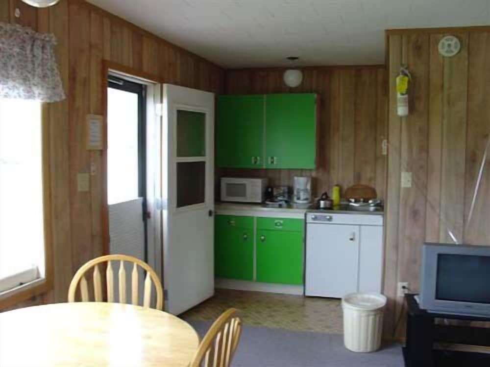 Baywatch Lighthouse and Cottages