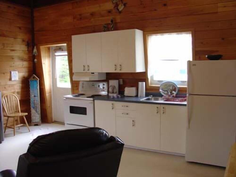 Baywatch Lighthouse and Cottages