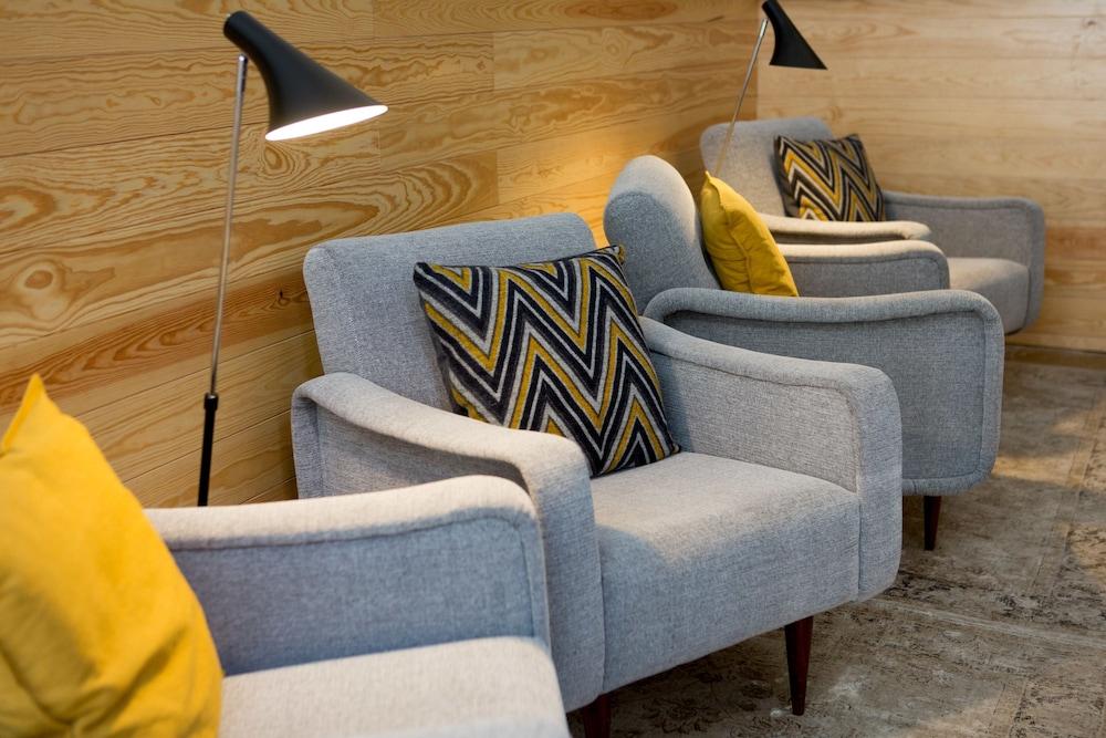 The 8 Downtown Suites