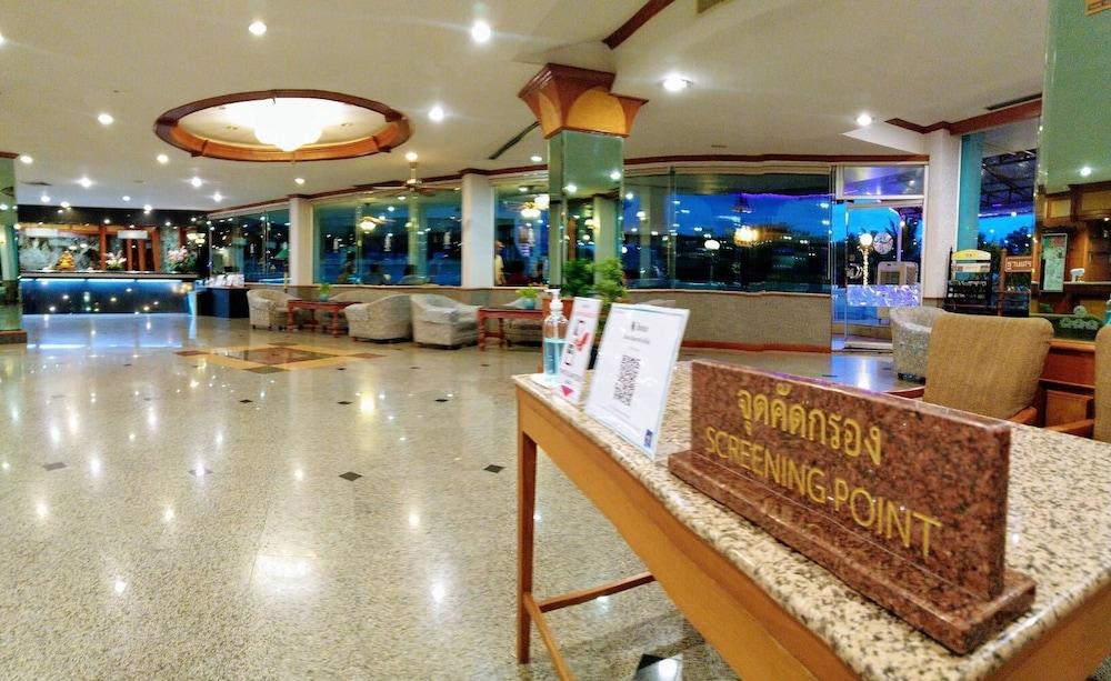 The Viangtak Riverside Hotel