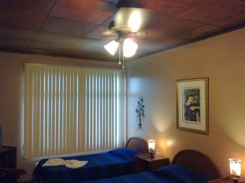 Charly's Place Hotel