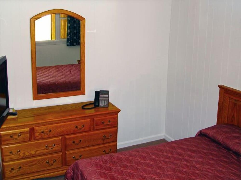 Copley LaReine Motel