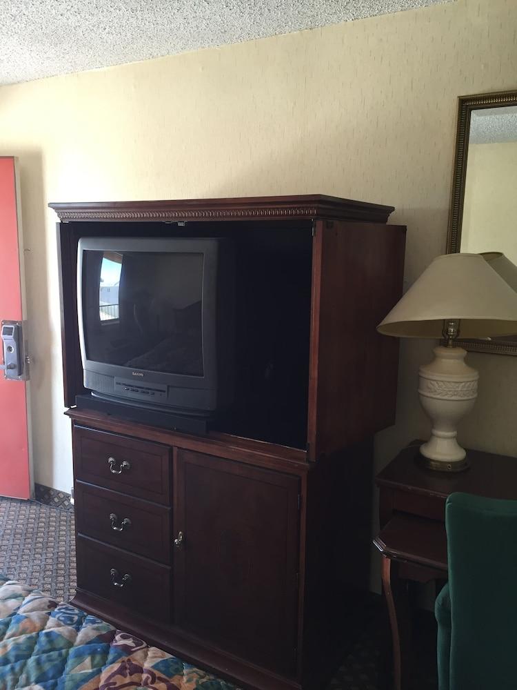 Park Hill Inn and Suites