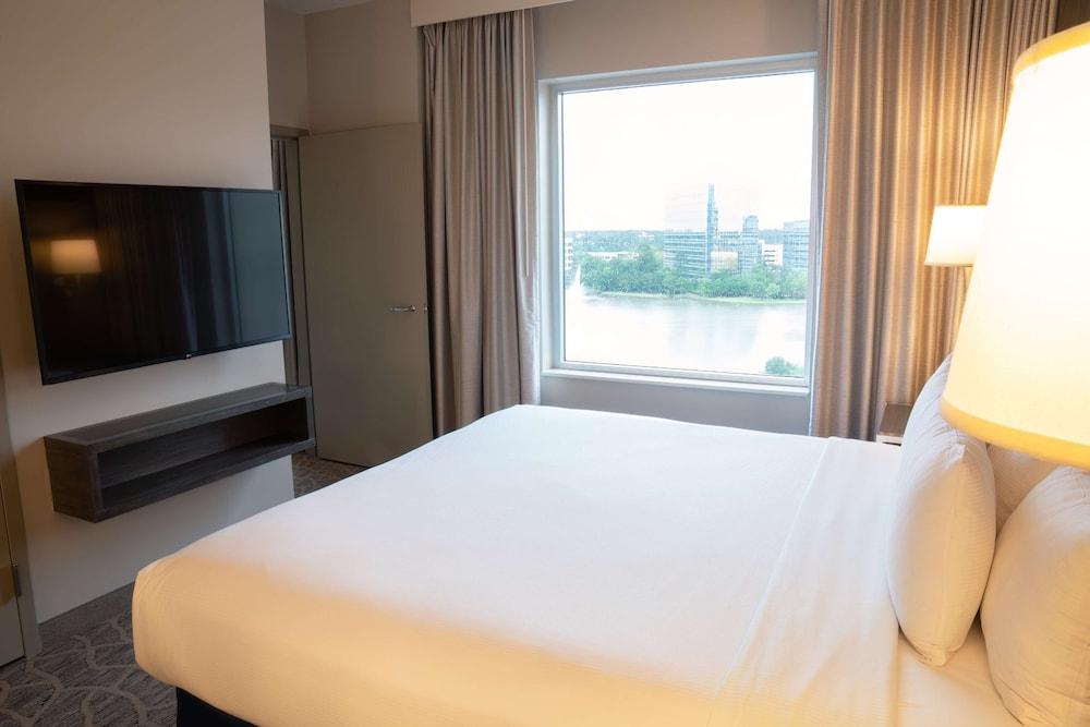 Embassy Suites by Hilton The Woodlands at Hughes Landing