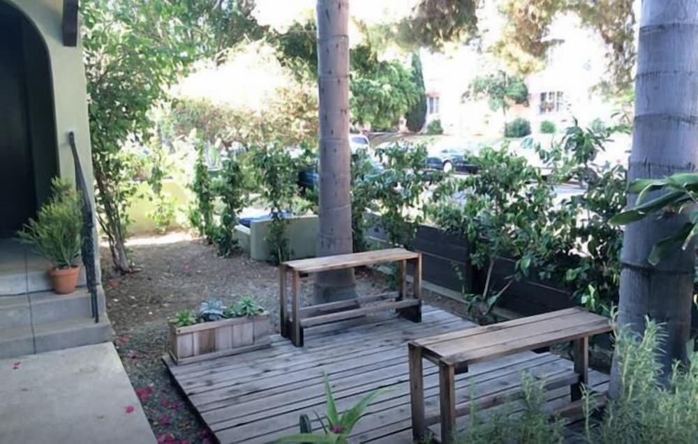 Chic Hollywood Bungalow