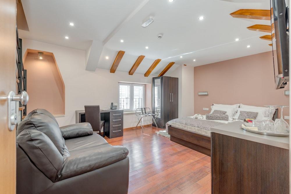 Palace Suites Heritage Hotel – Adults Only